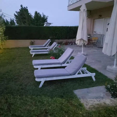 Alexandra's Garden Apartment